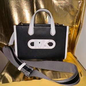 LIKE-NEW Michael Kors Shoulder Bag